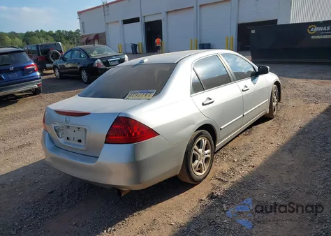 2006 Honda Accord 2.4 Ex z USA, uszkodzony, nr VIN 1HGCM56726A143524